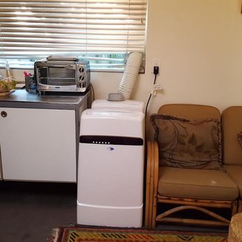 Buky House - Upon arrival, found two DEHUMIDIFIERS in the room after LA floods, trying to get the mildew smell out. - Bed & Breakfast Near Me - Los Angeles, California Buky House - Upon arrival, found two DEHUMIDIFIERS in the room after LA floods, trying to get the mildew smell out. - Bed & Breakfast Near Me - Los Angeles, California