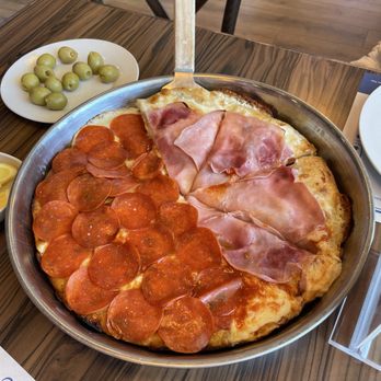 Banchero - Hallandale Beach - Half pepperoni, half ham pizza - Empanadas Near Me - Hallandale Beach, Florida Banchero - Hallandale Beach - Half pepperoni, half ham pizza - Empanadas Near Me - Hallandale Beach, Florida