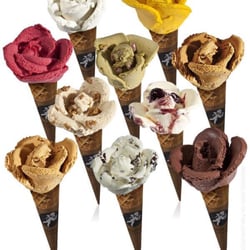 Amorino - Flower petal shaped gelato.