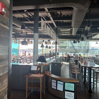 WildFin American Grill - Indoor seating and bar area - American Near Me - Vancouver, Washington