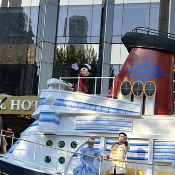 Macy's Thanksgiving Day Parade - Festivals Near Me - New York, New York