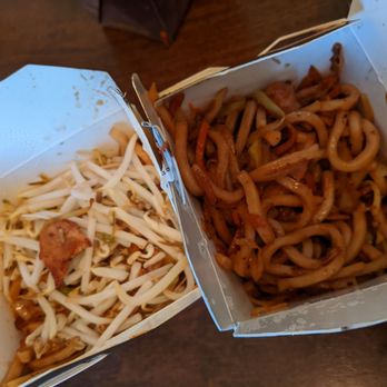 Oodle Noodle - Tokyo Glaze Noodle ( left untouched, right same but once stirred up) - Asian Fusion Near Me - Edmonton, Alberta Oodle Noodle - Tokyo Glaze Noodle ( left untouched, right same but once stirred up) - Asian Fusion Near Me - Edmonton, Alberta