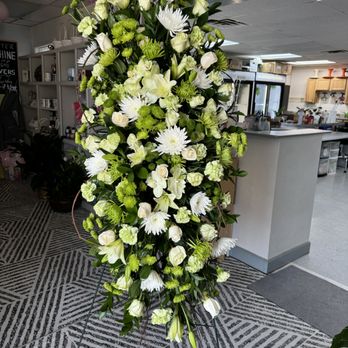 Dream Petals Floral - Flower spray done by FlowerShopinAllen.com and DreamPetalsFloral.com - Florists Near Me - Allen, Texas