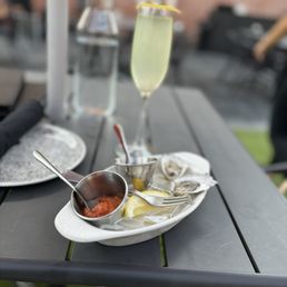 HH oysters & Italian 75