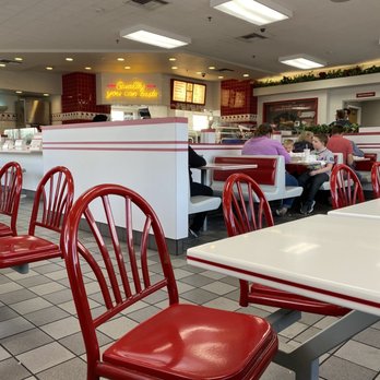 In-N-Out Burger - Clean lobby. Started getting busy. - Burgers Near Me - Draper, Utah