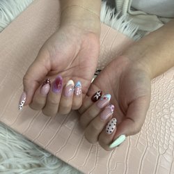 Acryliq Nails