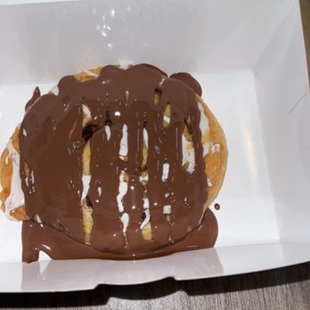 Chocolate Bash - Cinnamon roll!! - Desserts Near Me - Escondido, California Chocolate Bash - Cinnamon roll!! - Desserts Near Me - Escondido, California