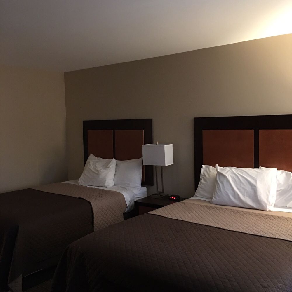 Motel room at How's Cavern