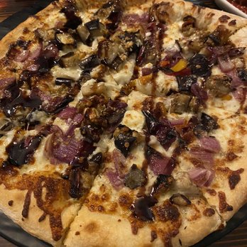 Di Prinzio's Kitchen - The special pizza - somehow "greek style" was very good - Cocktail Bars Near Me - Clayton, New York