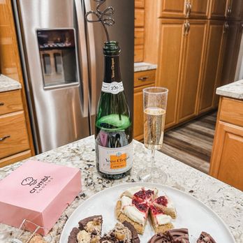 Crumbl - Chesterfield - Bakeries Near Me - Chesterfield, Missouri