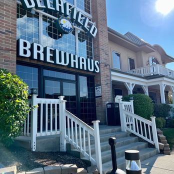 Delafield Brewhaus - Delafield Brewhouse - Pubs Near Me - Delafield, Wisconsin