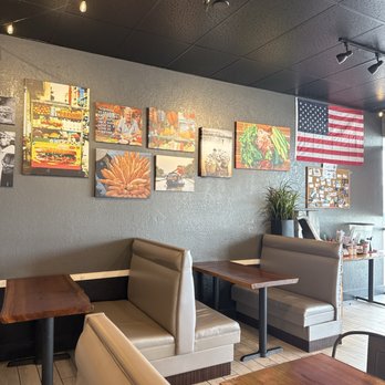 Le Banh Mi Bistro - Inside dining. Cute and clean. - Vietnamese Near Me - Clovis, California Le Banh Mi Bistro - Inside dining. Cute and clean. - Vietnamese Near Me - Clovis, California