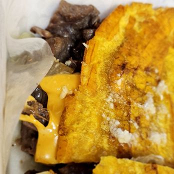 El Mofonguito - Jibarito de bistek - Puerto Rican Near Me - Chicago, Illinois