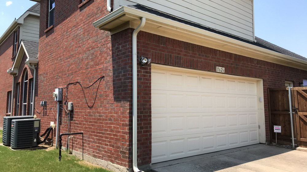 Slide of Black Diamond Seamless Gutter