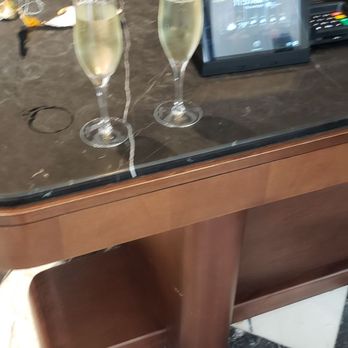 Perry Lane Hotel - Complimentary champagne at check-in - Hotels Near Me - Savannah, Georgia