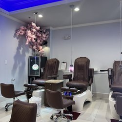 1981 Nails Spa - Chairs in the salon
