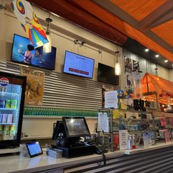 Noori Chicken - Interior