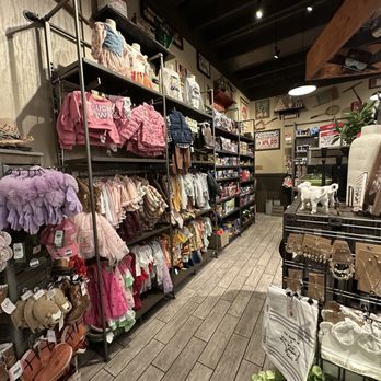 Cracker Barrel Old Country Store - Children's Clothing & Toys, jewelry, wall decorations - American Near Me - Camarillo, California Cracker Barrel Old Country Store - Children's Clothing & Toys, jewelry, wall decorations - American Near Me - Camarillo, California
