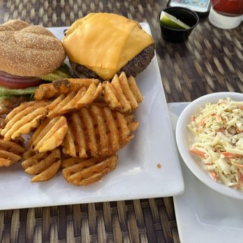 Hobo's Cafe - Plain burger - New American Near Me - Key Largo, Florida
