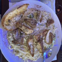 Opa Vera's Restaurant - Pasta alfredo