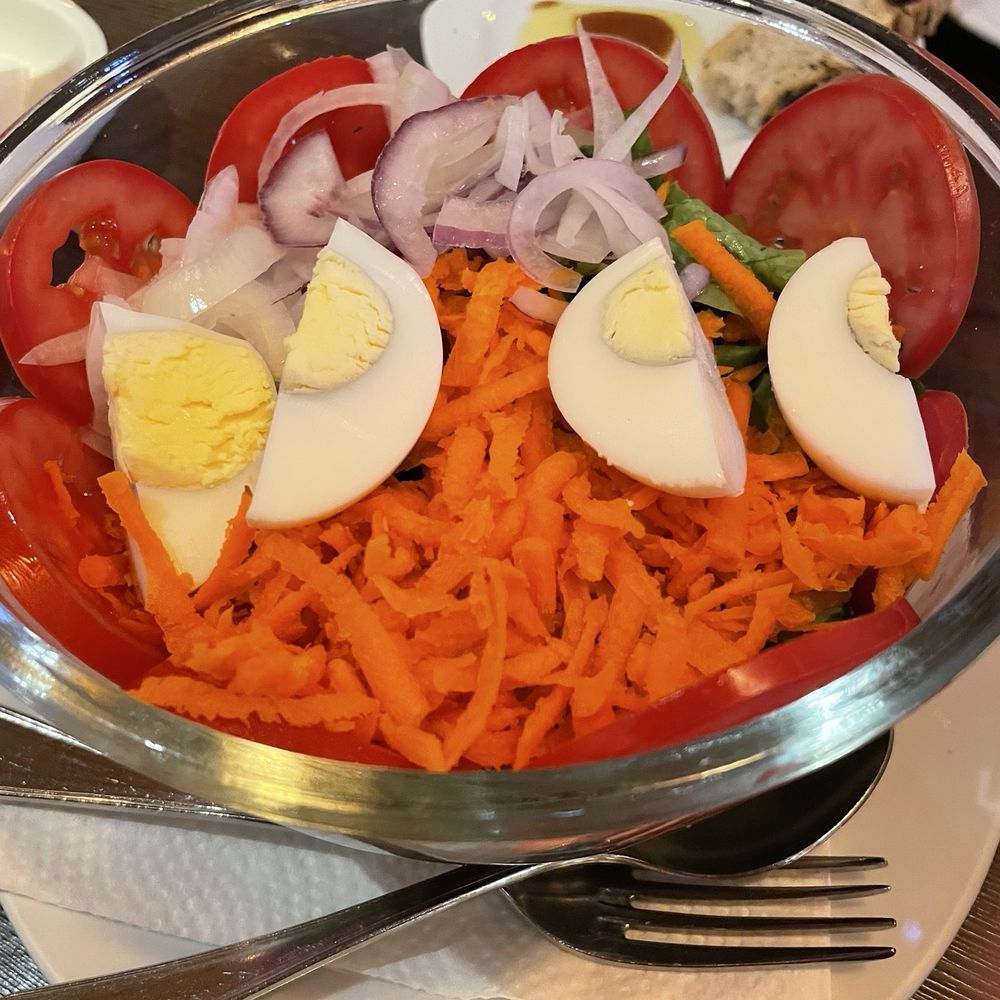 Aqva Restaurant - Ensalada - Argentine Near Me - Puerto Iguazú, N