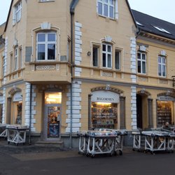 Bogormen - Strategisch günstig gelegen in einem Eckgebäude am Anfang der Fußgängerzone in der Nähe des Bahnhofes.