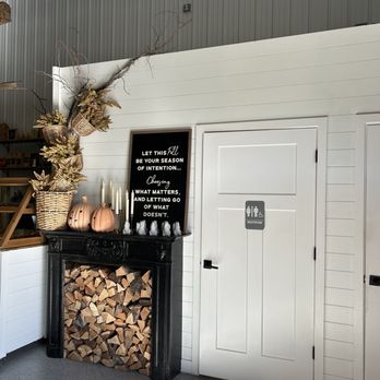 Oak Hill Farm - Indoor fall decor - Farmers Market Near Me - Holmdel, New Jersey Oak Hill Farm - Indoor fall decor - Farmers Market Near Me - Holmdel, New Jersey