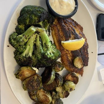 LUCKYS CAFE - Updated October 2024 - 470 Photos & 721 Reviews - 3531