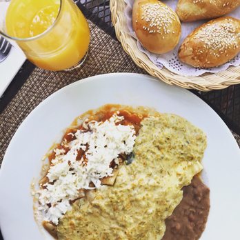 Maque - Omelette Flor de Calabaza - Breakfast & Brunch Near Me - México, D.F., DIF Maque - Omelette Flor de Calabaza - Breakfast & Brunch Near Me - México, D.F., DIF