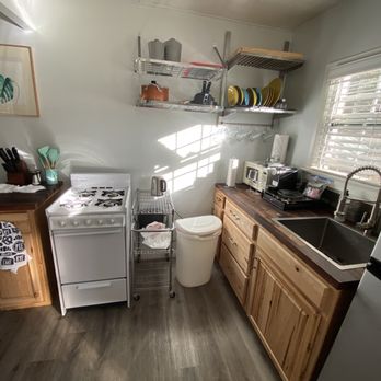 Lakewood Cabins - Cabin 11: fully functional kitchen - Vacation Rentals Near Me - Big Bear Lake, California