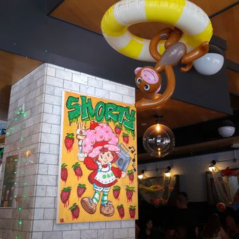 Mom's Kitchen & Bar - Mom's Kitchen And Bar - Comfort Food Near Me - New York, New York