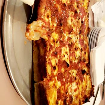 Loui's Pizza - Large pepperoni w/ sausage absolutely magic - Pizza Near Me - Hazel Park, Michigan