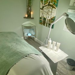 DermNurse Medical Aesthetics - Microneedling, Botox/Dysport, Microblading,
PDO Threads, Chemical Peels,
etc.