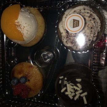 Molly's Cupcakes - Naperville - Creme brûlée, peach cobbler, Boston Cream and tiramisu - Cupcakes Near Me - Naperville, Illinois