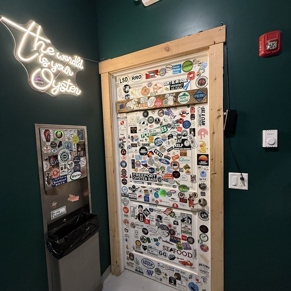 Freeport Oyster Bar - Bathroom - Seafood Near Me - Freeport, Maine
