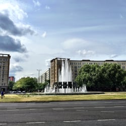 Strausberger Platz - Very nice fountain