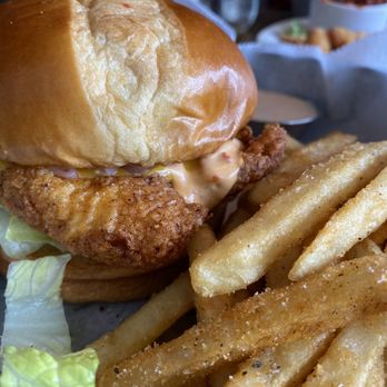 Iron Range Eatery - Dill chicken sandwich - Pizza Near Me - Crosby, Minnesota