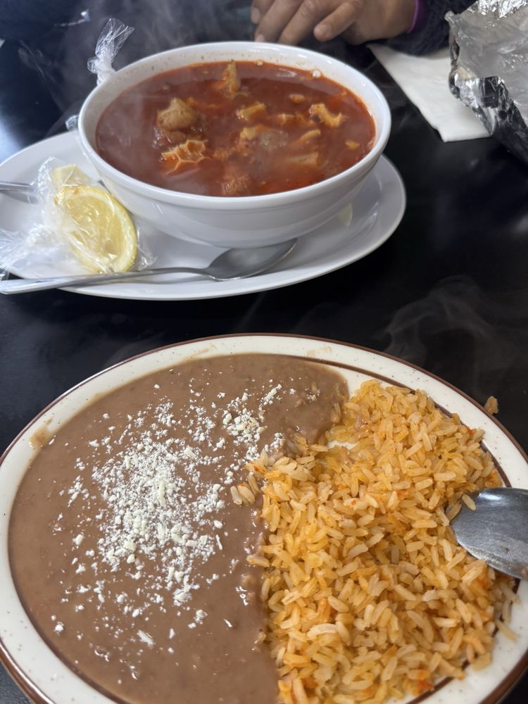 La Fonda Taqueria Y Mariscos Logo