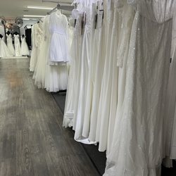 Pat's Gowns - Bridal Gowns, bridesmaids and wedding party dresses.