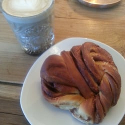 Steam - Kanelbolle, pluss dobbel caffé mocha til kr 83,-.