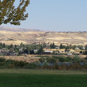 Wenatchee Confluence State Park - Looking to East Wenatchee across the Columbia River, near spaces 13, 15, 17 - the "popular" section - Parks Near Me - Wenatchee, Washington Wenatchee Confluence State Park - Looking to East Wenatchee across the Columbia River, near spaces 13, 15, 17 - the "popular" section - Parks Near Me - Wenatchee, Washington