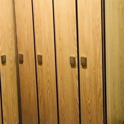 Fitness Revolution - Men's locker room