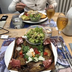 Cour Sarrazine - Galette de dos de lieu noir  et Galette Gorgonzola, aubergines, coppa. Délicieux !