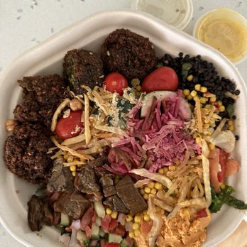 Mezeh - Falafel bowl - Mediterranean Near Me - New York, New York Mezeh - Falafel bowl - Mediterranean Near Me - New York, New York