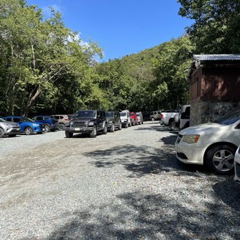Cinnamon Bay Beach - One of the parking areas, there are at least two - Beaches Near Me