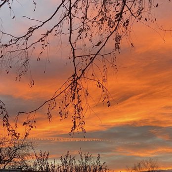 Rainbow Motel - Beautiful Wyoming sunset. - Hotels Near Me - Thermopolis, Wyoming