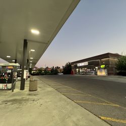 7-Eleven - 9/5/24 Exterior, pumps