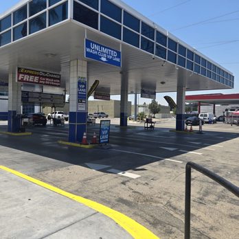 Sparkling Image Express Oil Change - Vacumming Area - Oil Change Stations Near Me - Bakersfield, California
