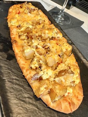 Avenue Social Kitchen & Cocktails by null