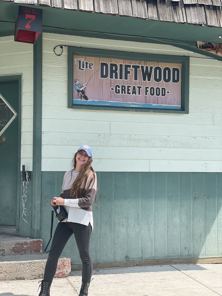 Driftwood Bar and Grill Logo